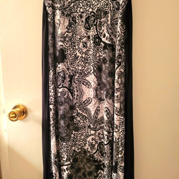 Black and White Dress - Picture 7 of 13